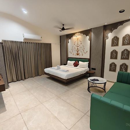 Shree Jalaram Resort Kodae Ngoại thất bức ảnh