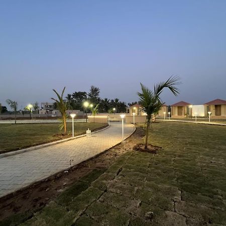 Shree Jalaram Resort Kodae Ngoại thất bức ảnh
