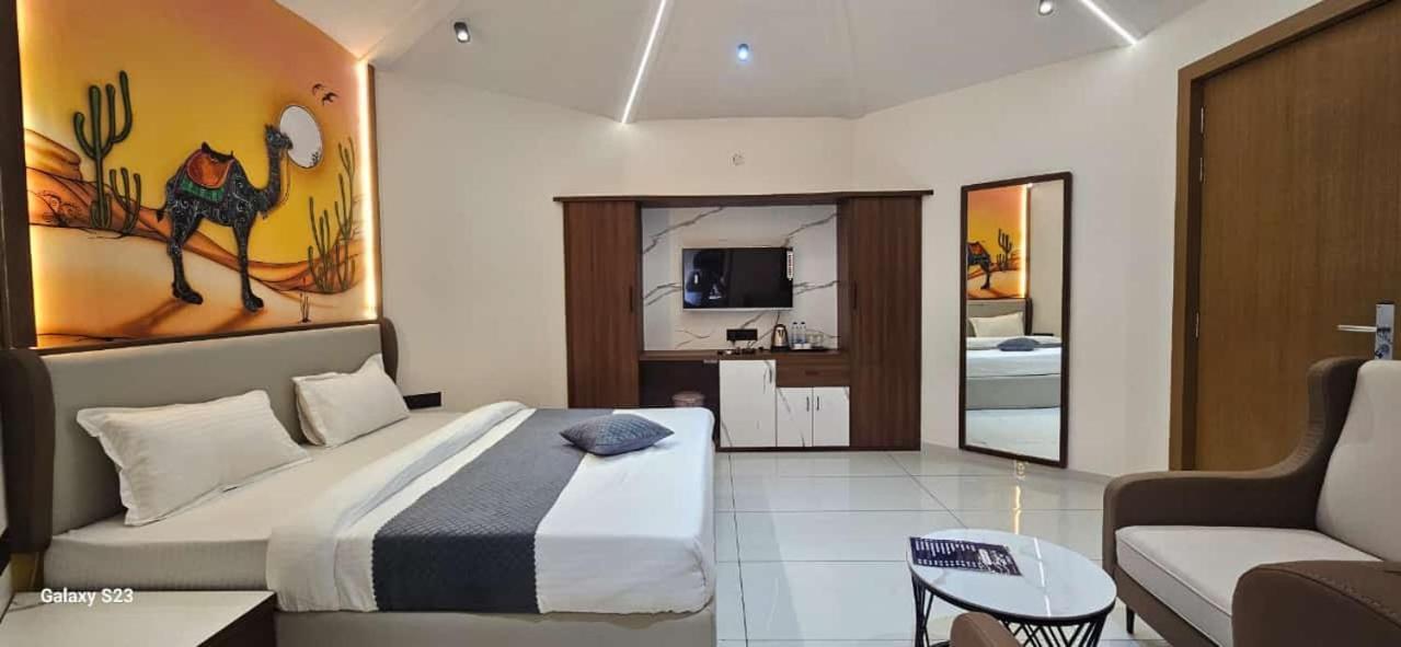 Shree Jalaram Resort Kodae Ngoại thất bức ảnh