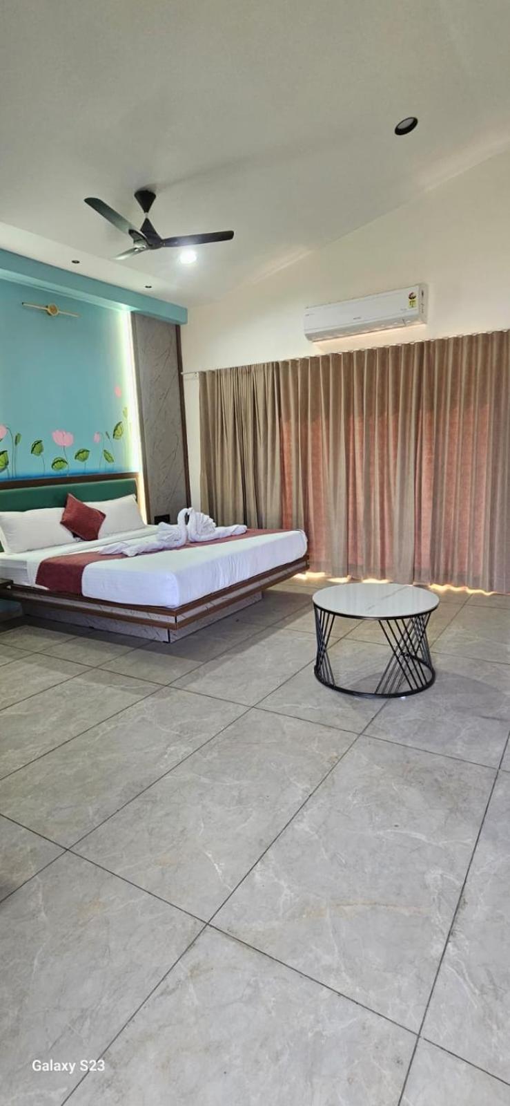 Shree Jalaram Resort Kodae Ngoại thất bức ảnh