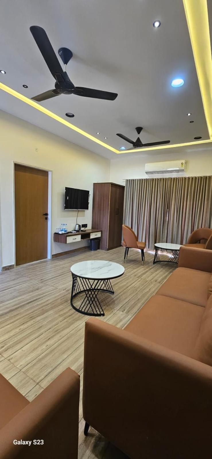 Shree Jalaram Resort Kodae Ngoại thất bức ảnh