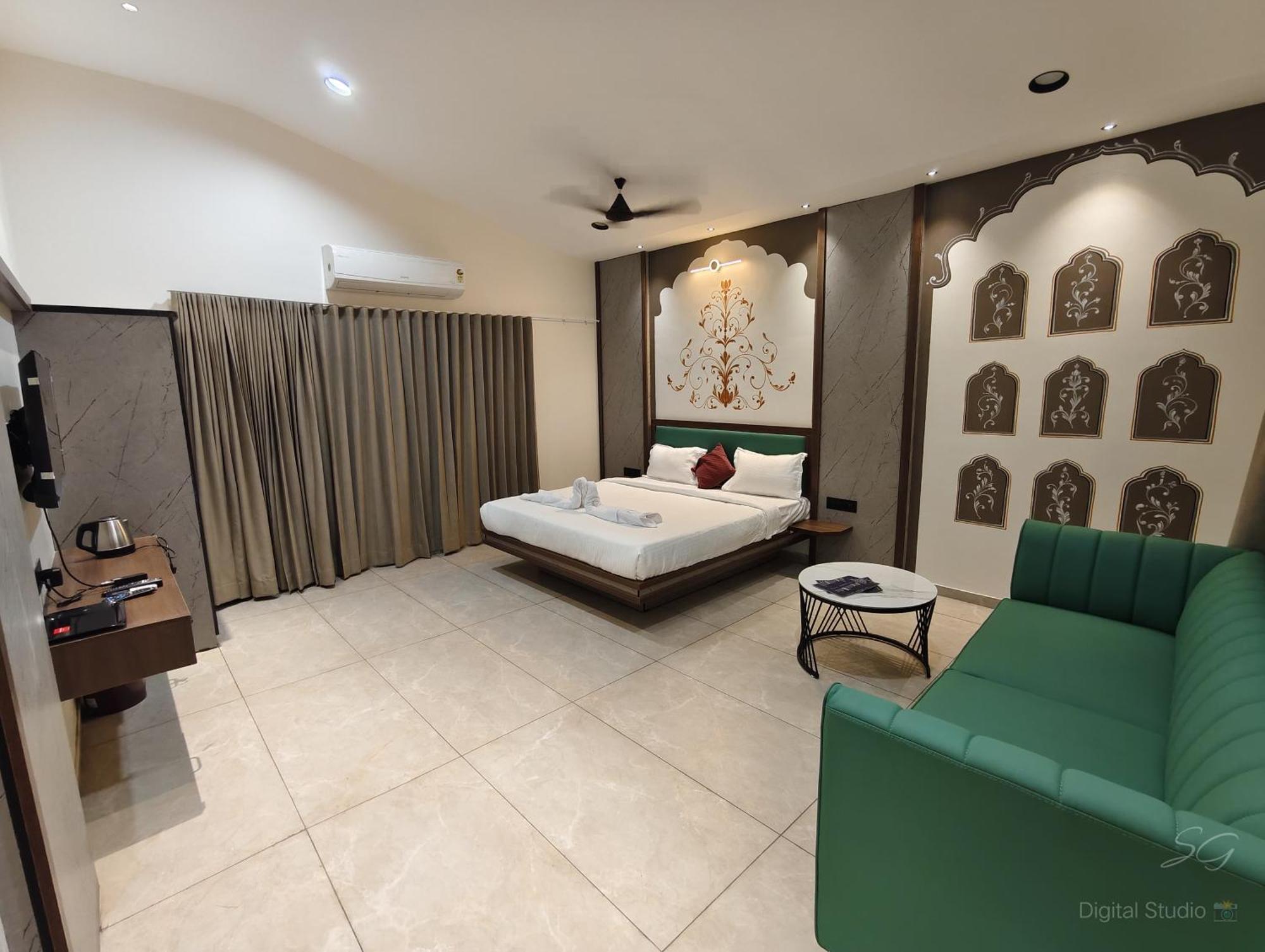 Shree Jalaram Resort Kodae Ngoại thất bức ảnh