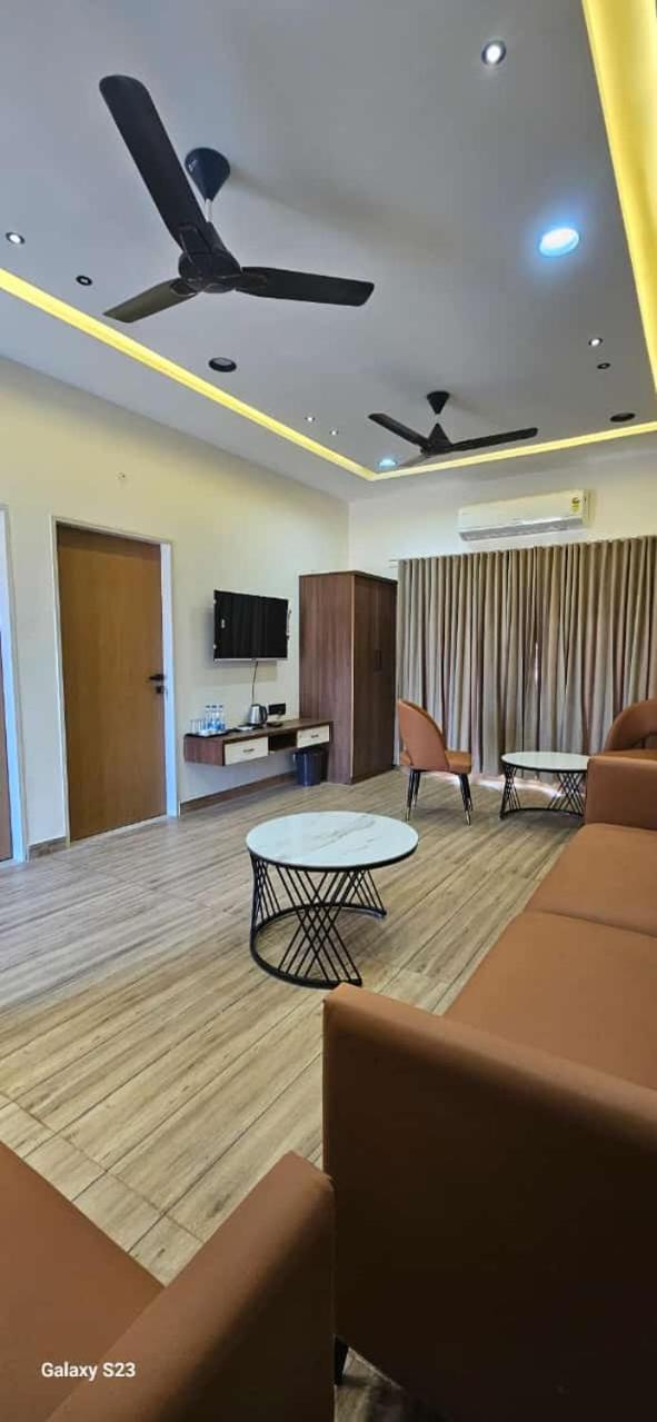 Shree Jalaram Resort Kodae Ngoại thất bức ảnh